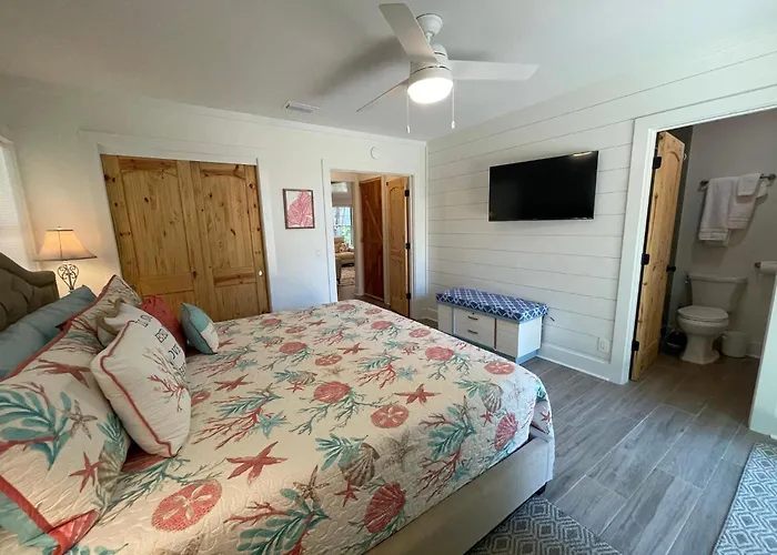 Tree Spirit Retreat - 4310 Third Street